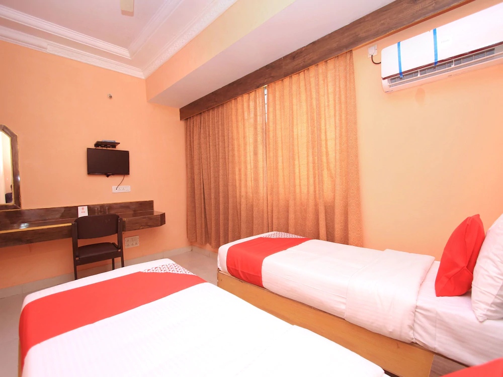 Majestic By OYO Rooms