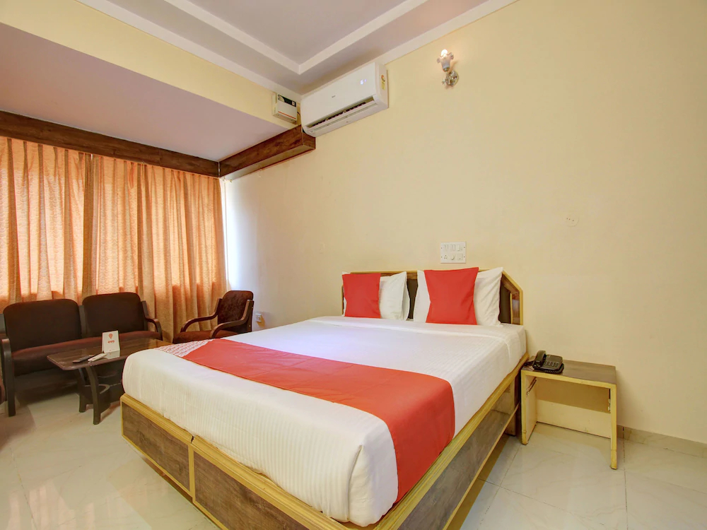 Majestic By OYO Rooms