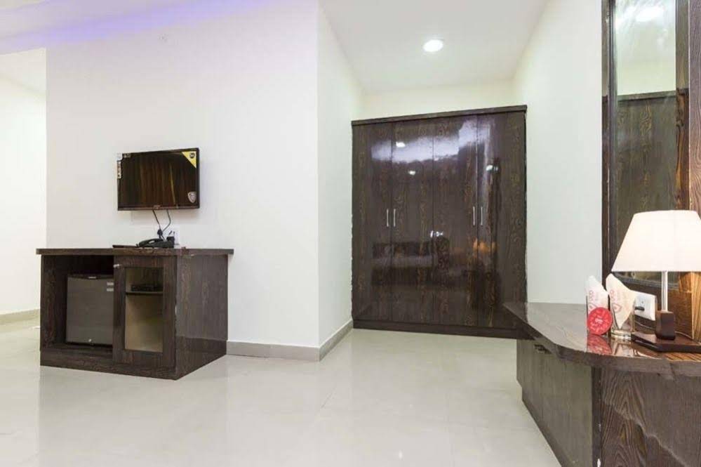 OYO Flagship 15444 Manasa Residency