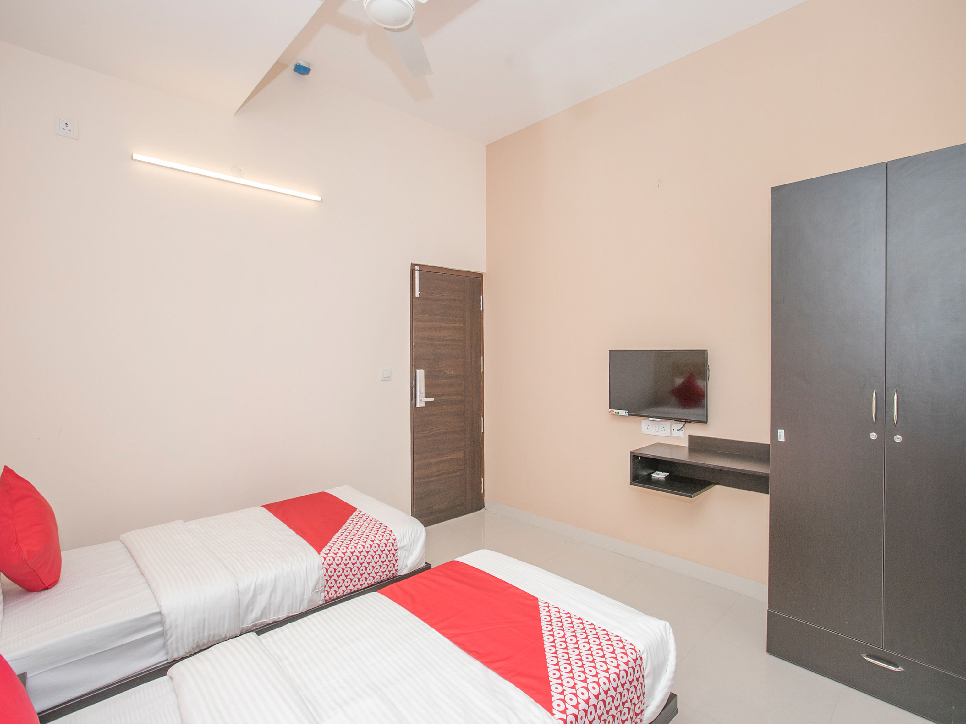 Maple Tree By OYO Rooms