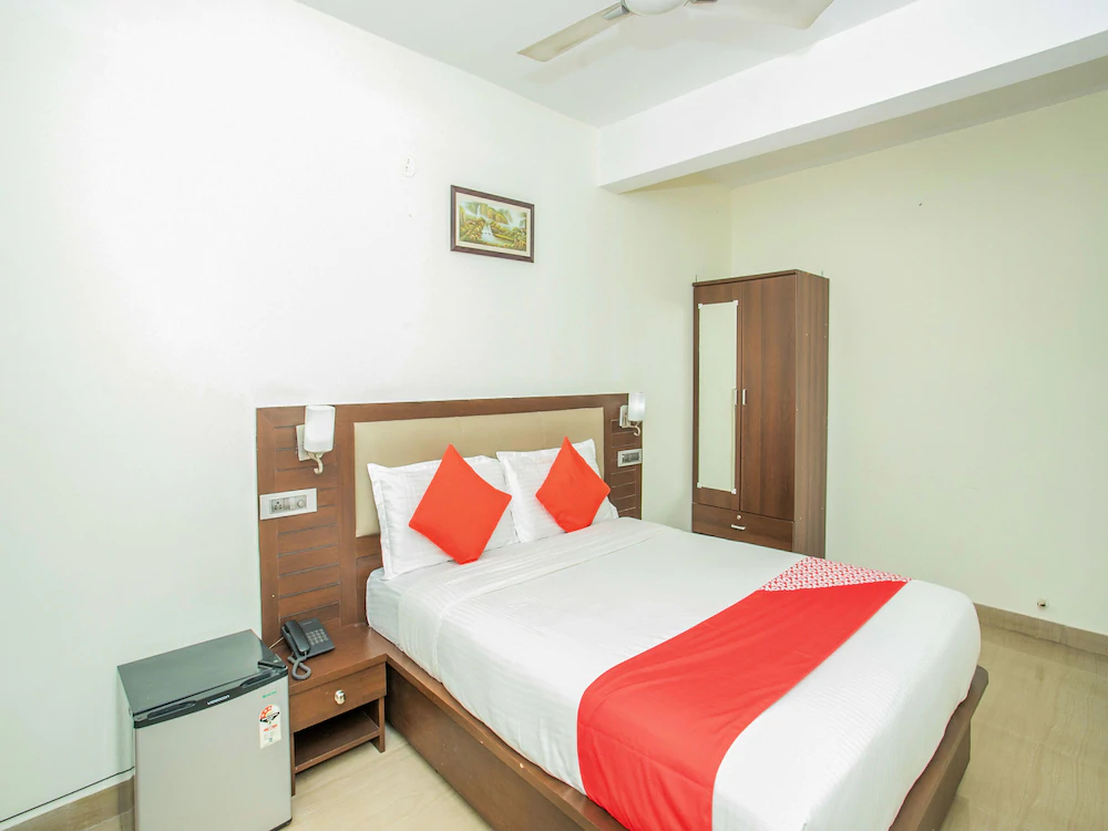 OYO 13170 Victory Suites