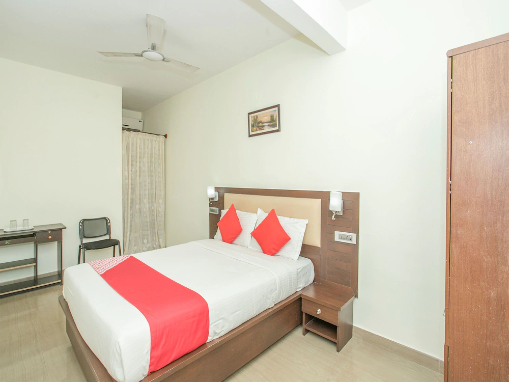 OYO 13170 Victory Suites