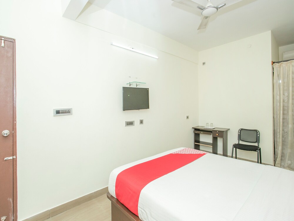 OYO 13170 Victory Suites