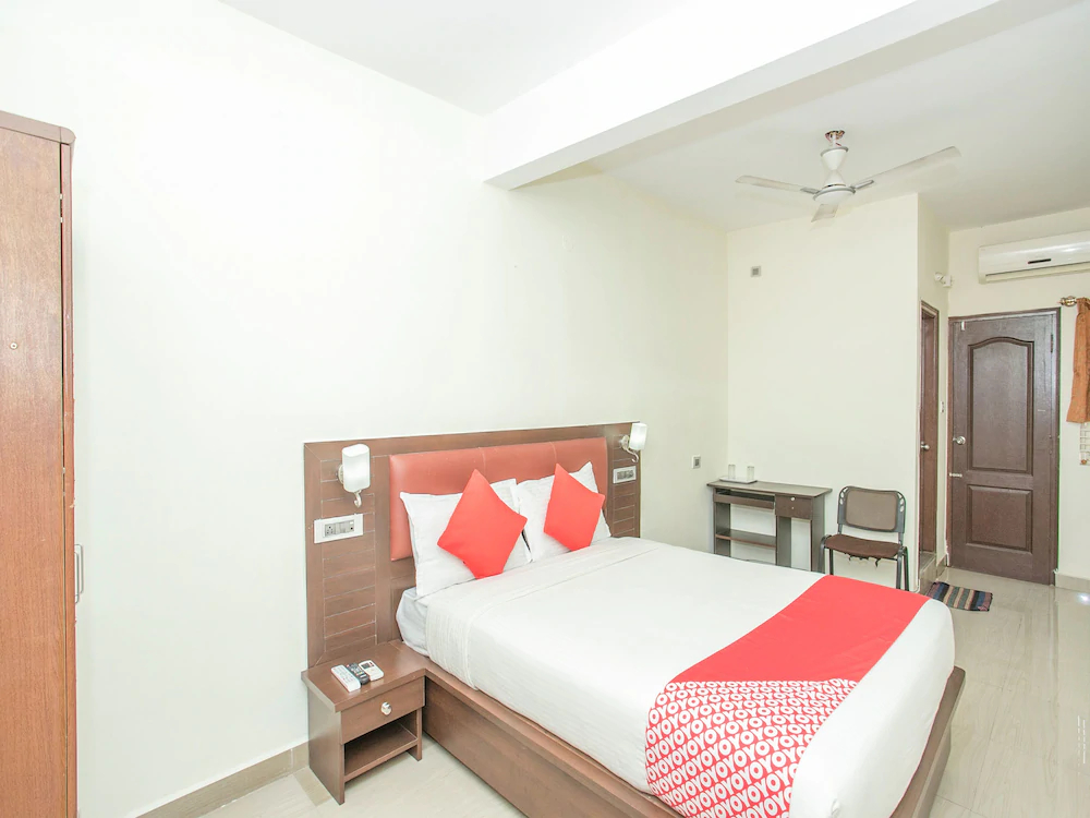 OYO 13170 Victory Suites