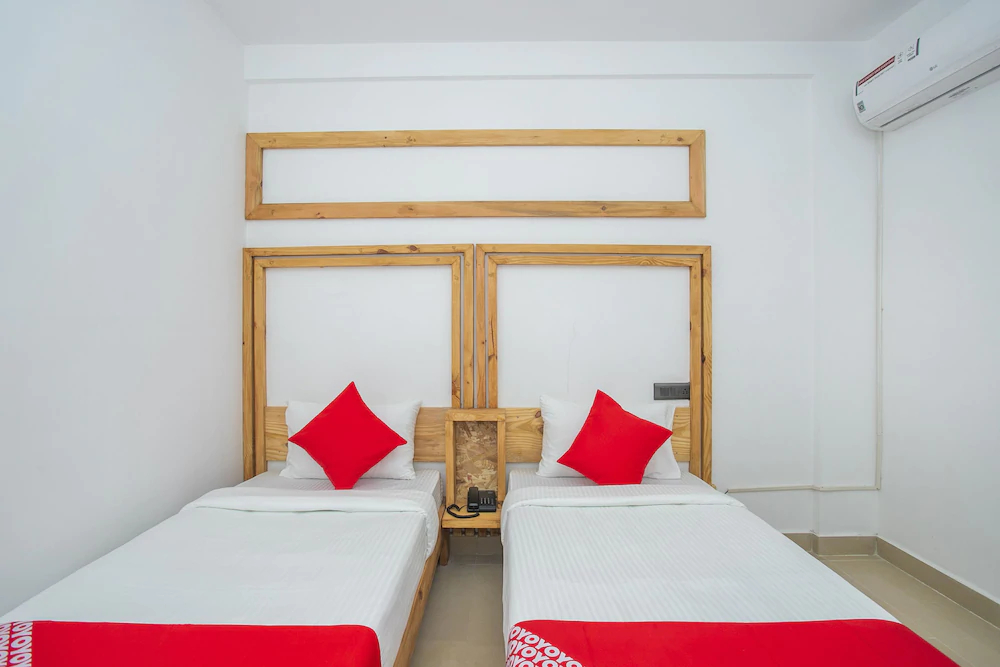 OYO 15111 Greencity Comforts