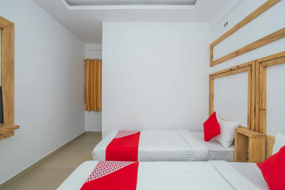 OYO 15111 Greencity Comforts