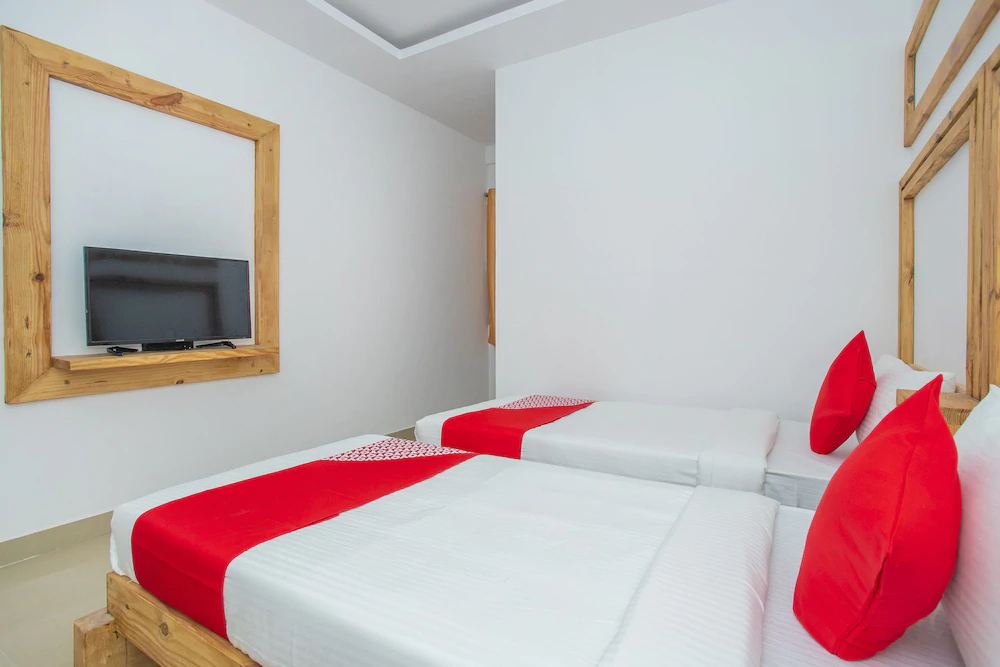 OYO 15111 Greencity Comforts