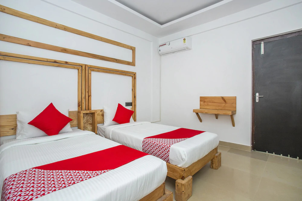 OYO 15111 Greencity Comforts