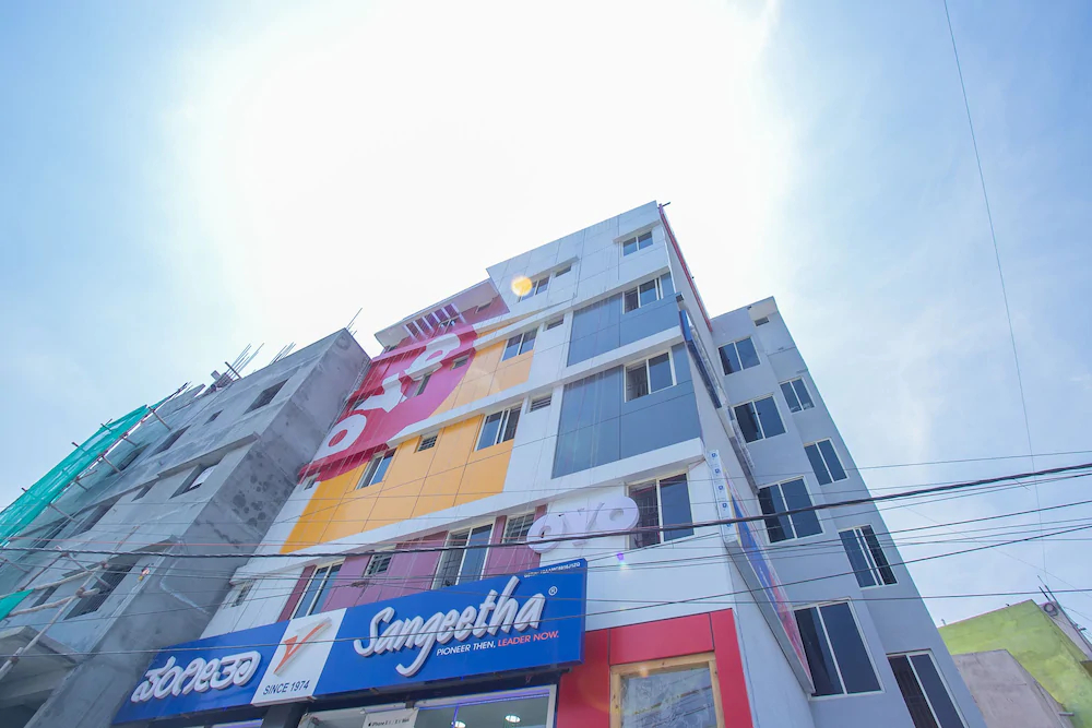 OYO 15111 Greencity Comforts