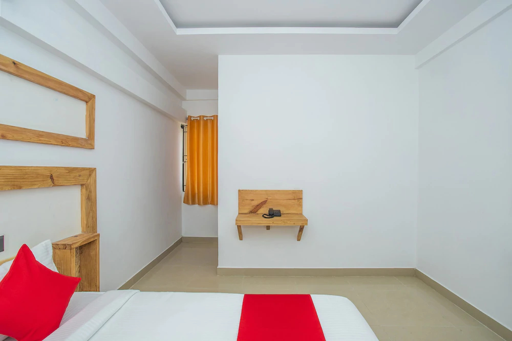 OYO 15111 Greencity Comforts