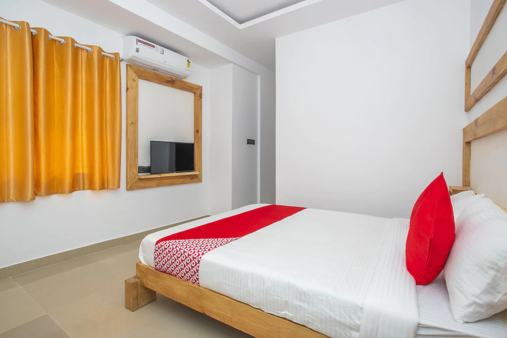 OYO 15111 Greencity Comforts