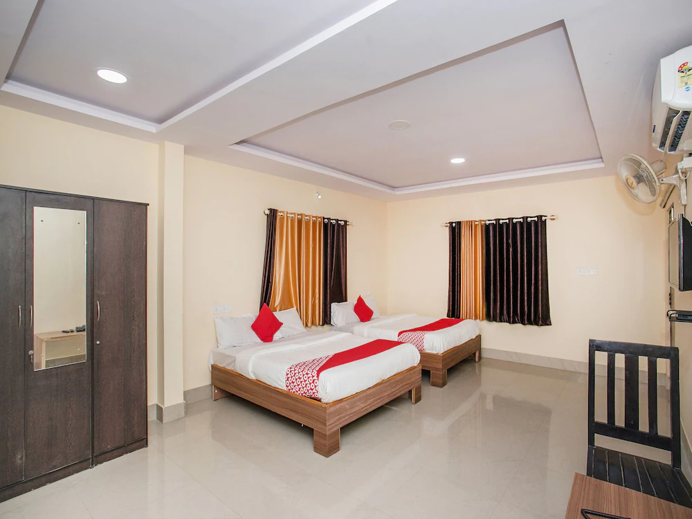 OYO 15818 Om Sai Residency
