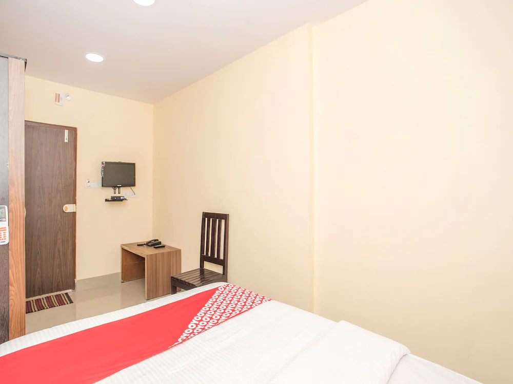 OYO 15818 Om Sai Residency