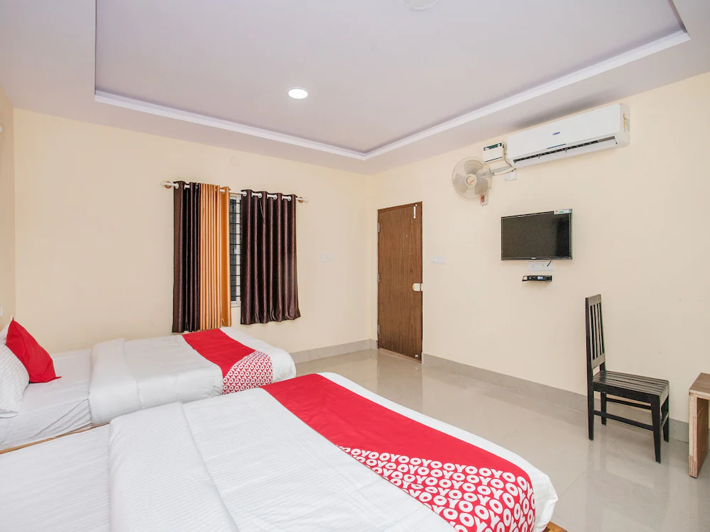 OYO 15818 Om Sai Residency