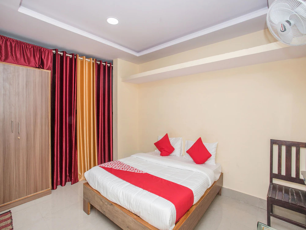 OYO 15818 Om Sai Residency