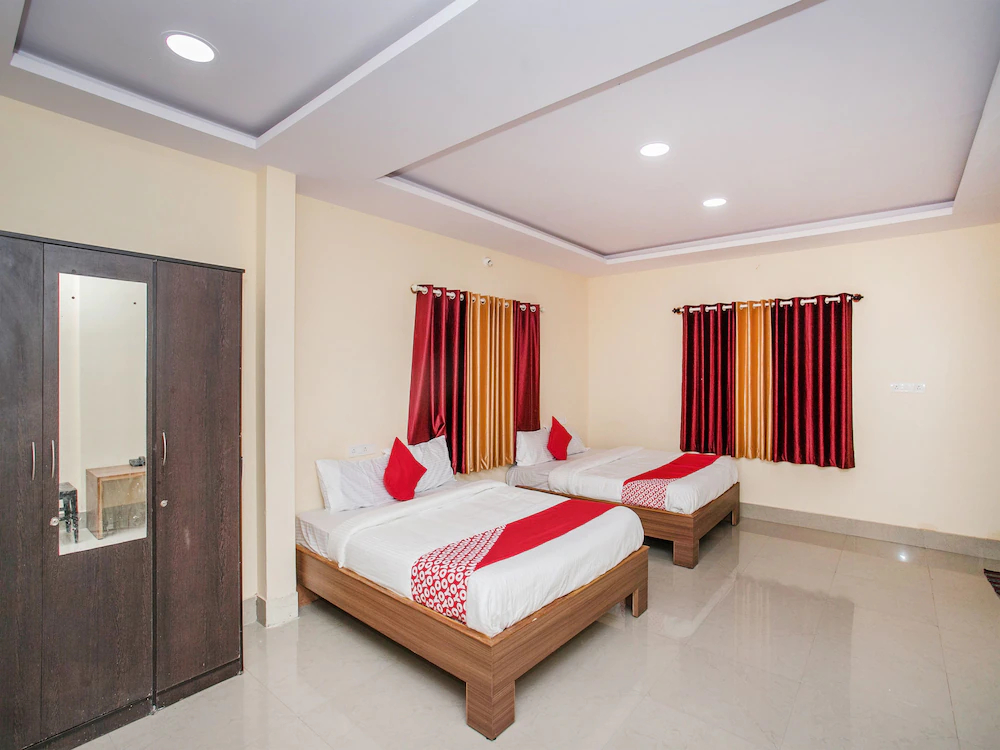 OYO 15818 Om Sai Residency
