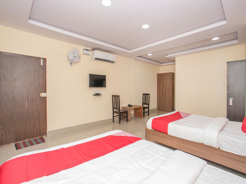 OYO 15818 Om Sai Residency