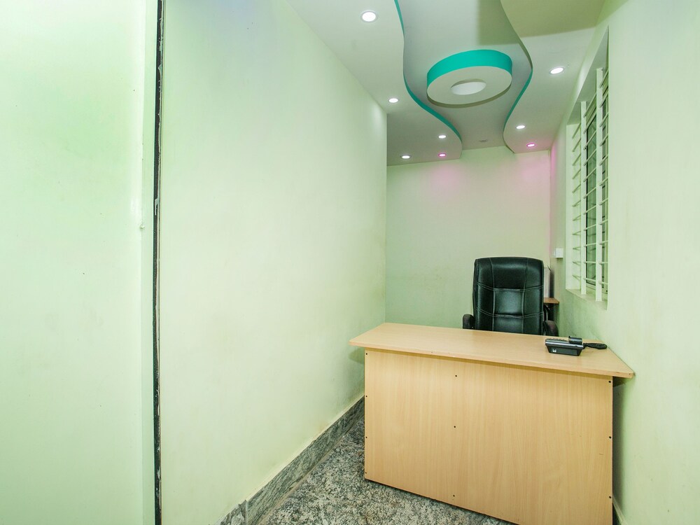 OYO 15818 Om Sai Residency