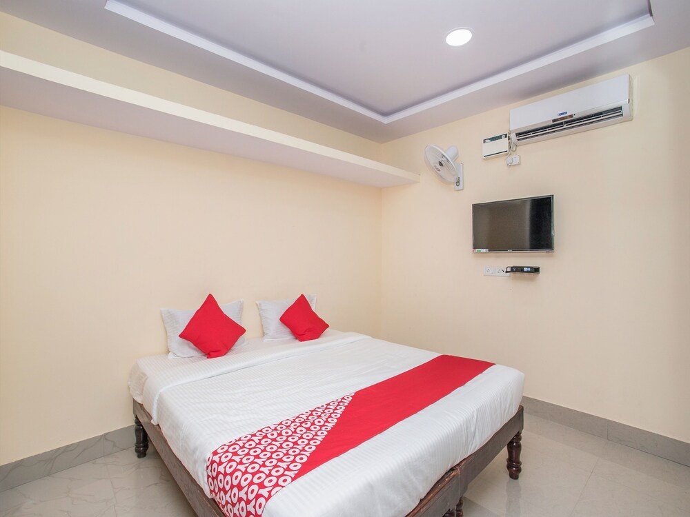 OYO 15818 Om Sai Residency