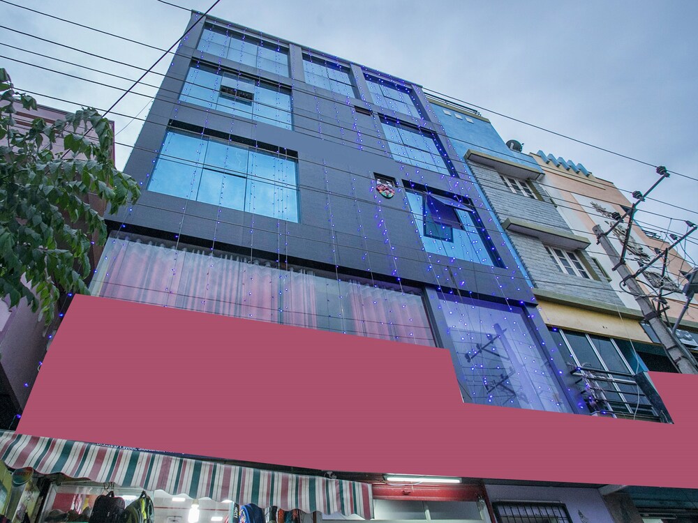 OYO 15818 Om Sai Residency