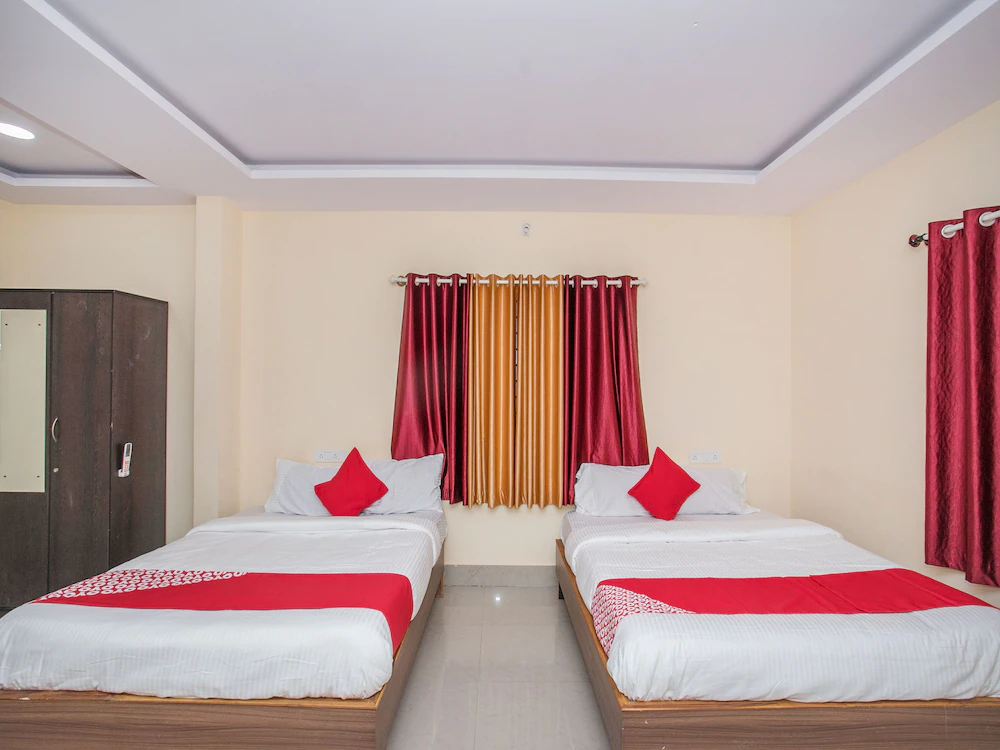 OYO 15818 Om Sai Residency