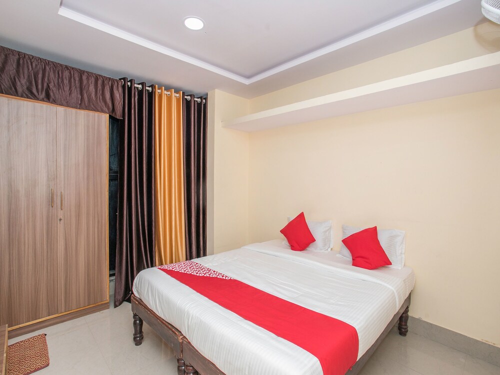 OYO 15818 Om Sai Residency