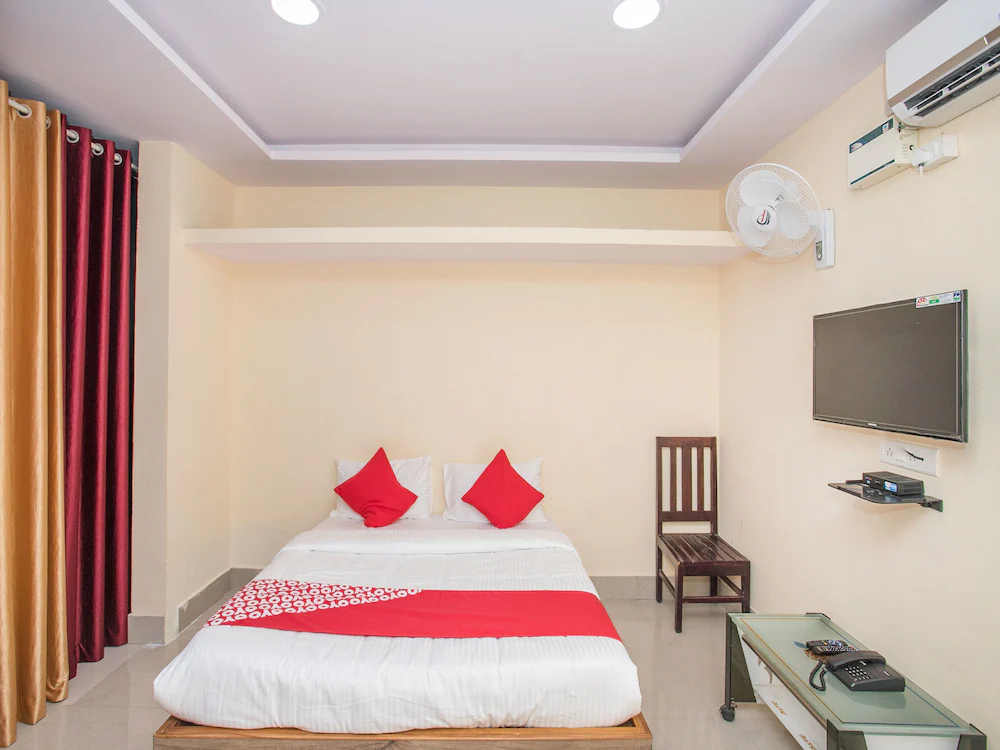OYO 15818 Om Sai Residency