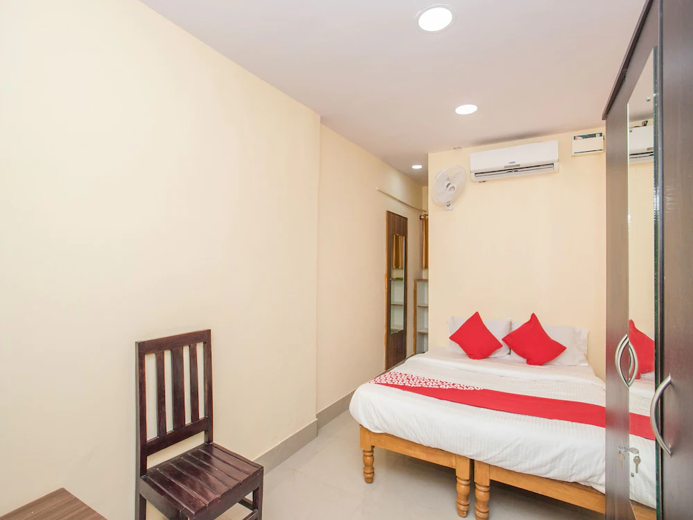 OYO 15818 Om Sai Residency