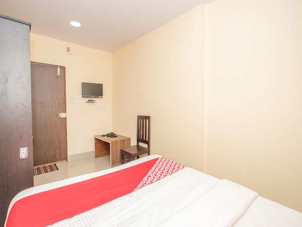 OYO 15818 Om Sai Residency