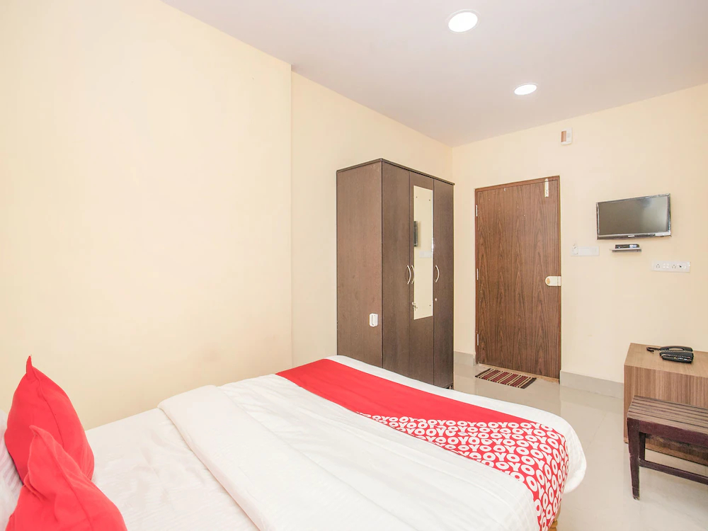OYO 15818 Om Sai Residency