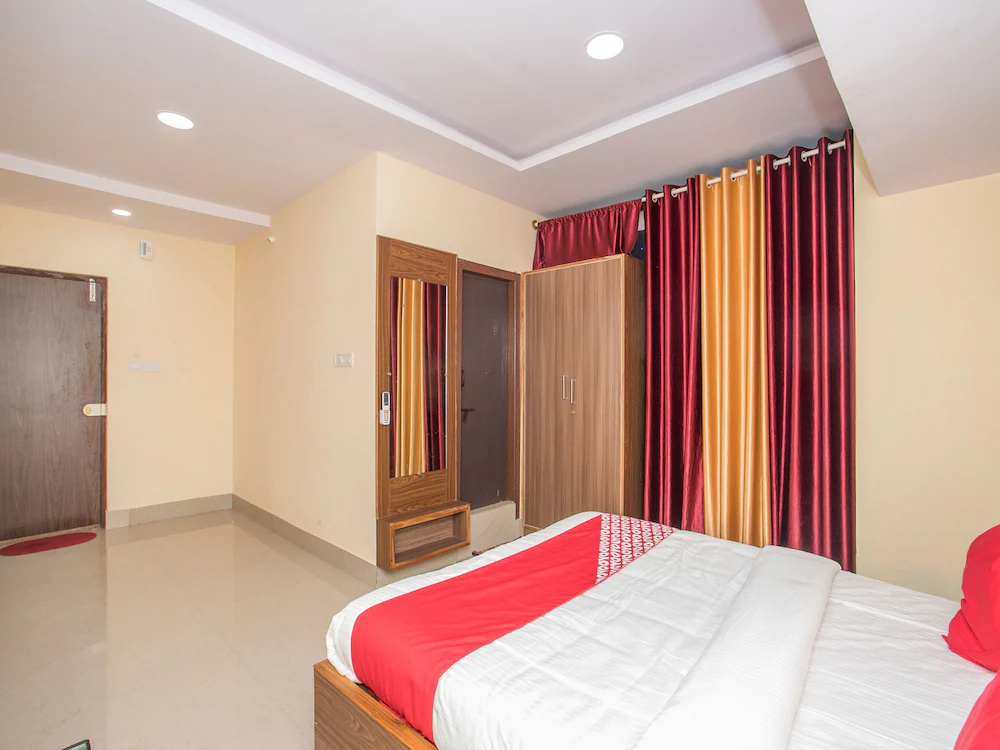 OYO 15818 Om Sai Residency
