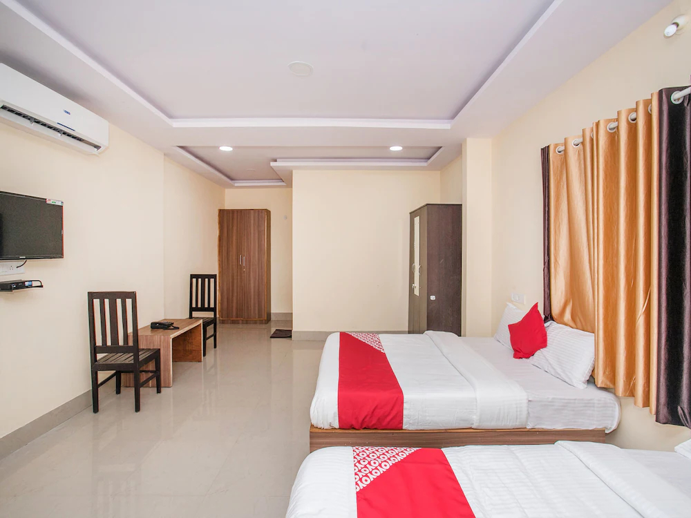OYO 15818 Om Sai Residency