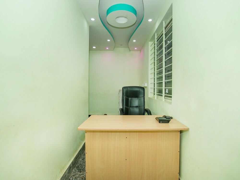 OYO 15818 Om Sai Residency