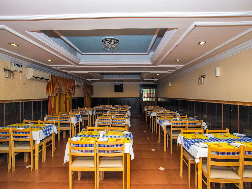 OYO 16661 E Foods