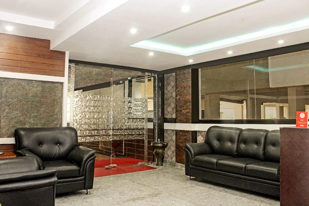 OYO Flagship 23743 Hotel Nash Inn