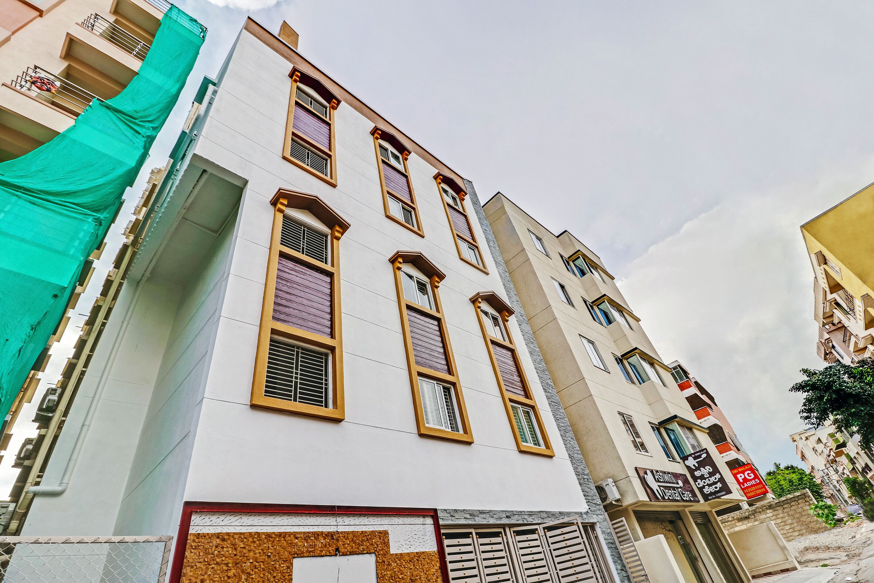 Cozy Stay Fortis Hospital by OYO Rooms
