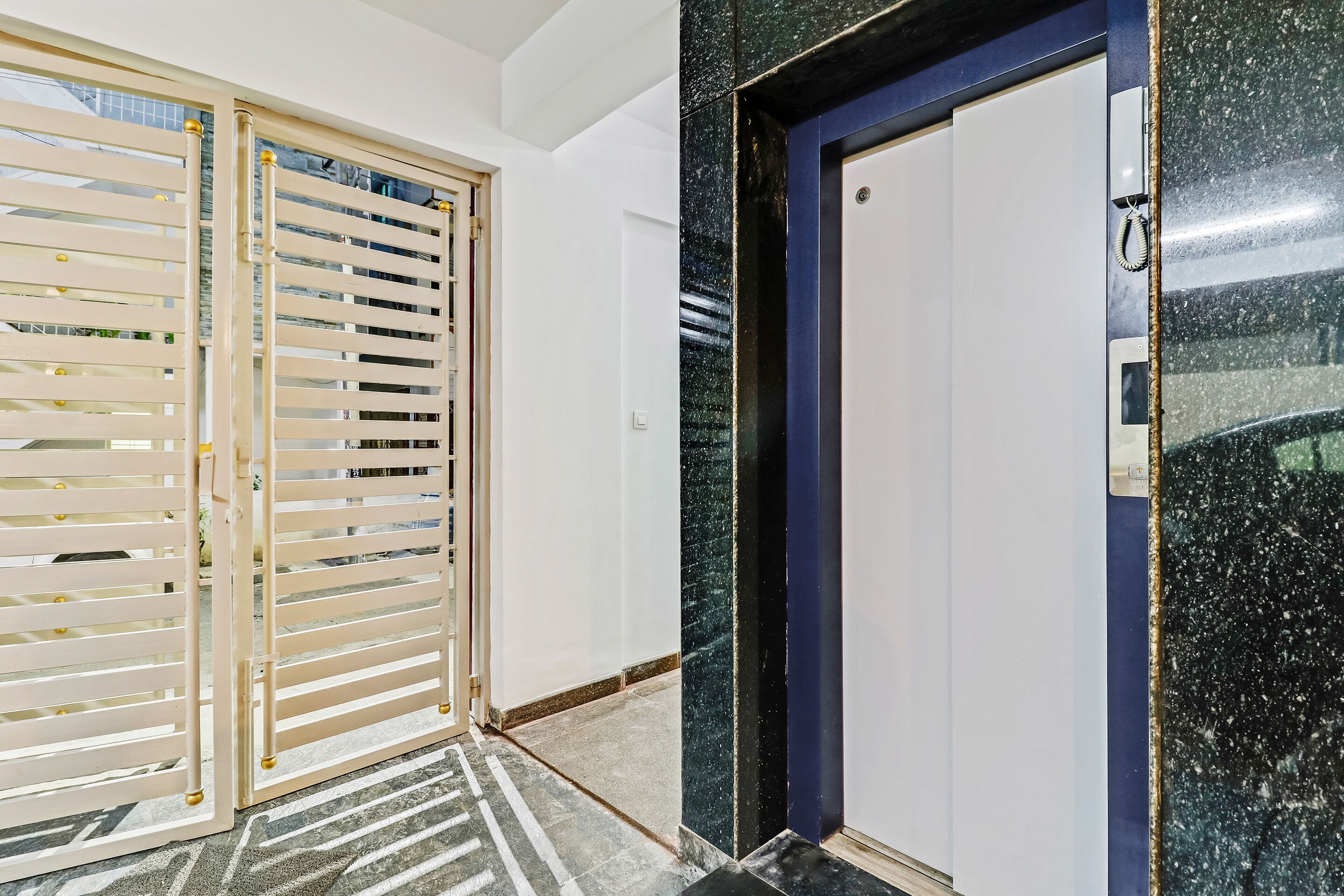 Cozy Stay Fortis Hospital by OYO Rooms