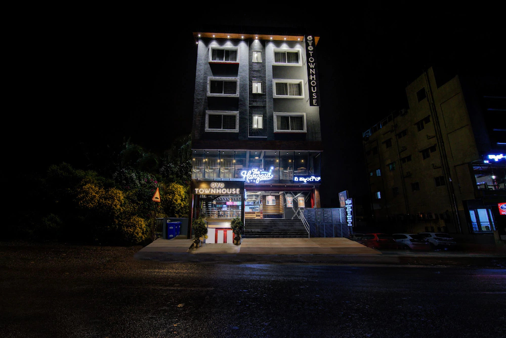 OYO Townhouse 040 Global Village Tech Park