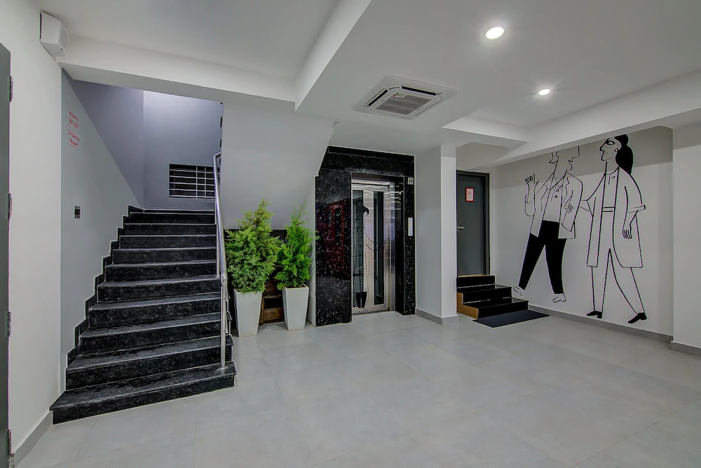 OYO Townhouse 040 Global Village Tech Park