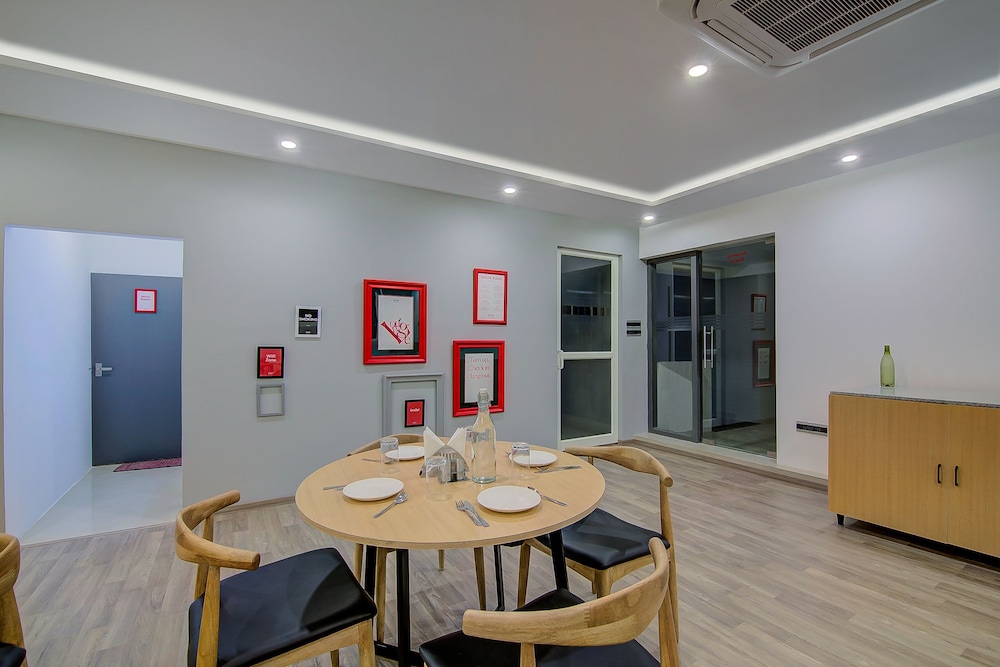 OYO Townhouse 040 Global Village Tech Park