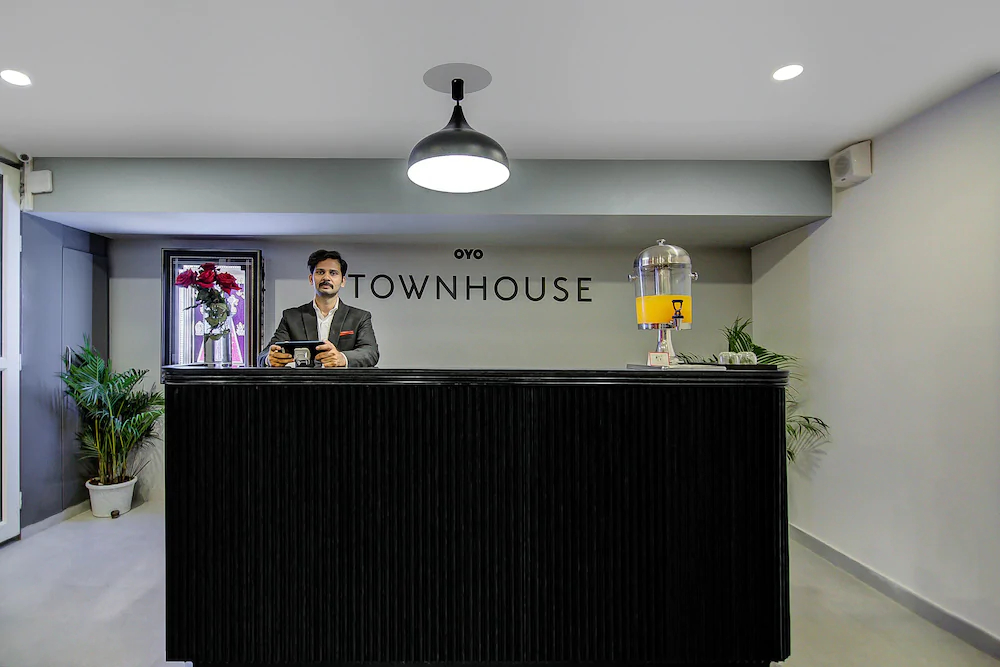 OYO Townhouse 040 Global Village Tech Park