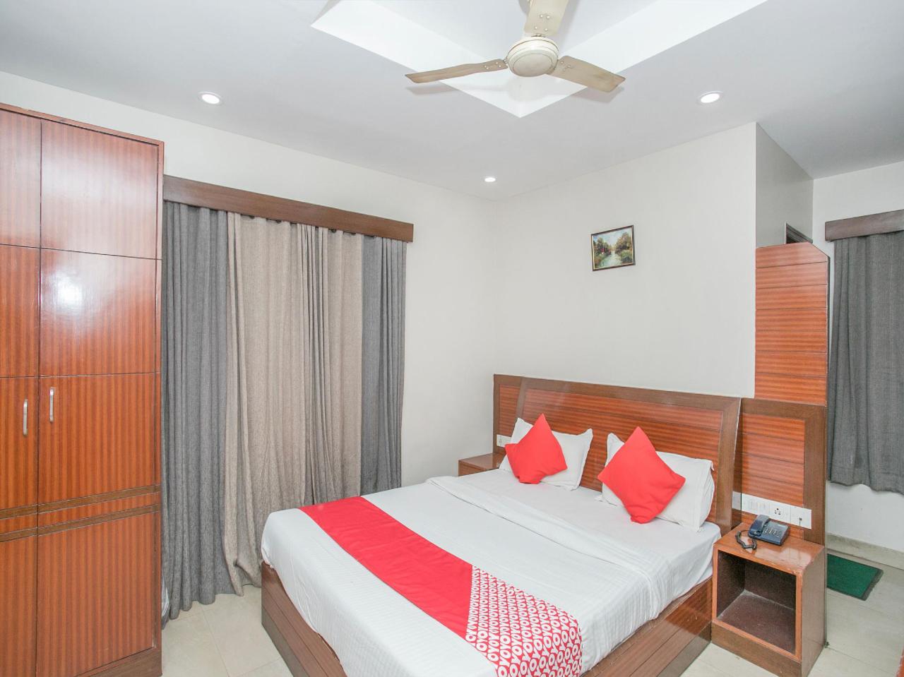 Park Palace by OYO Rooms