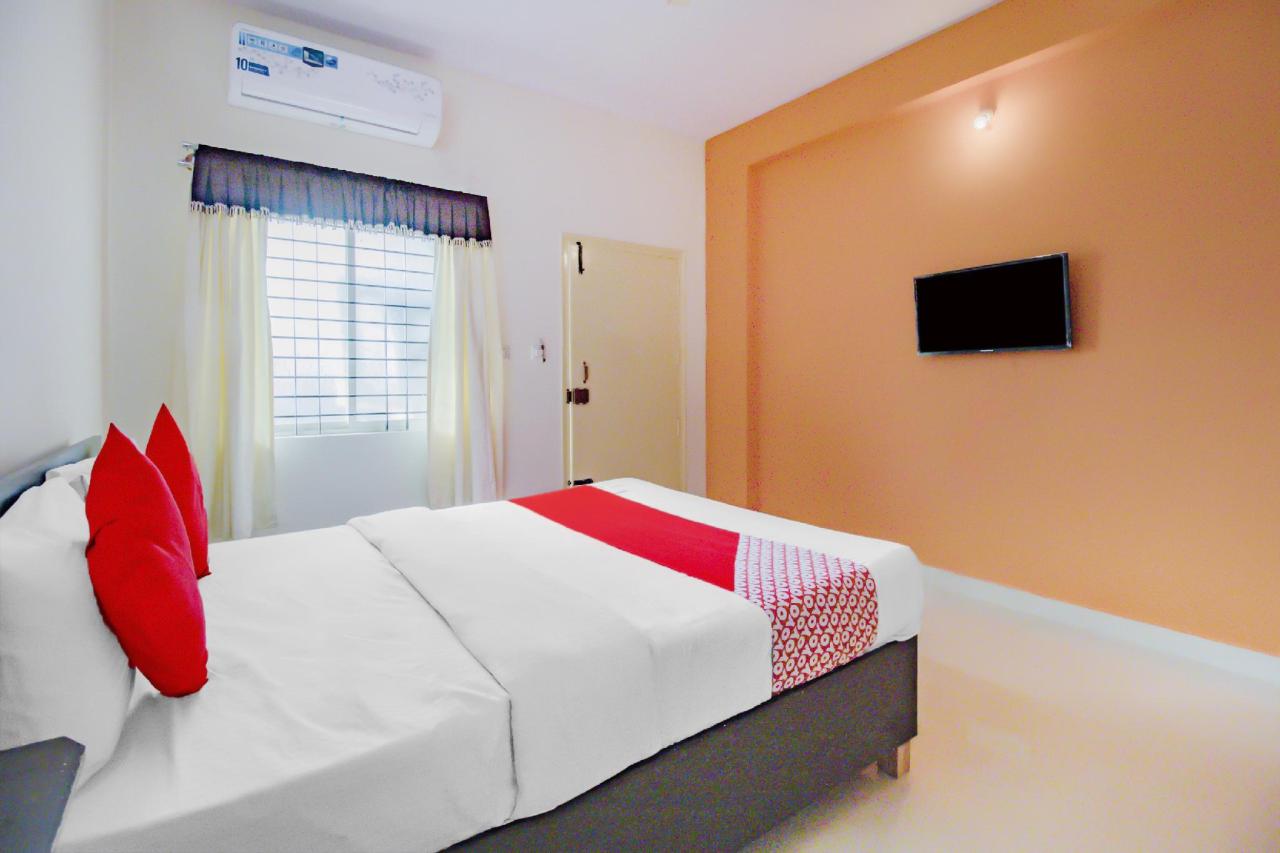 P N K Suites by OYO Rooms