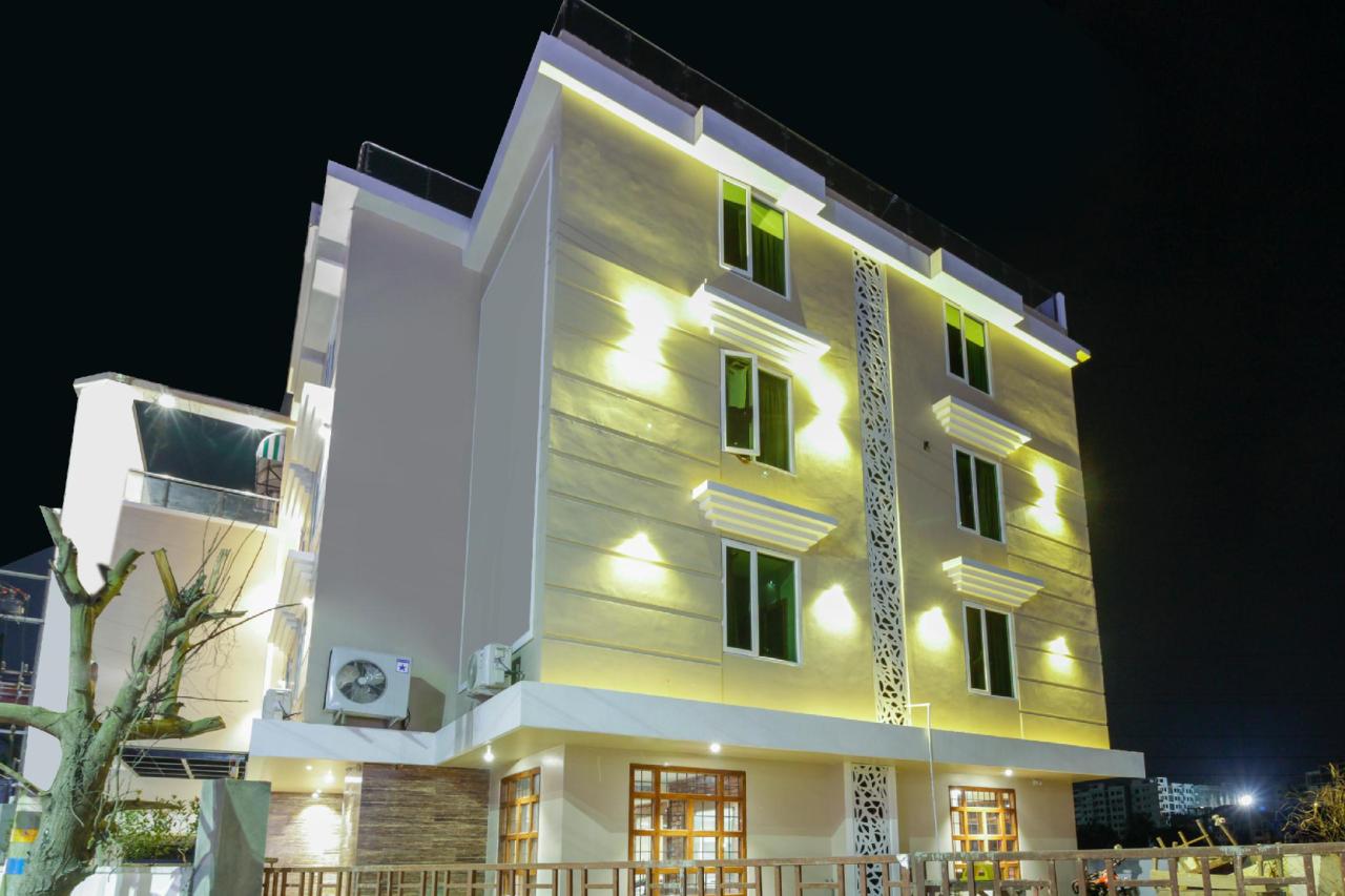 Prime Square by OYO Rooms