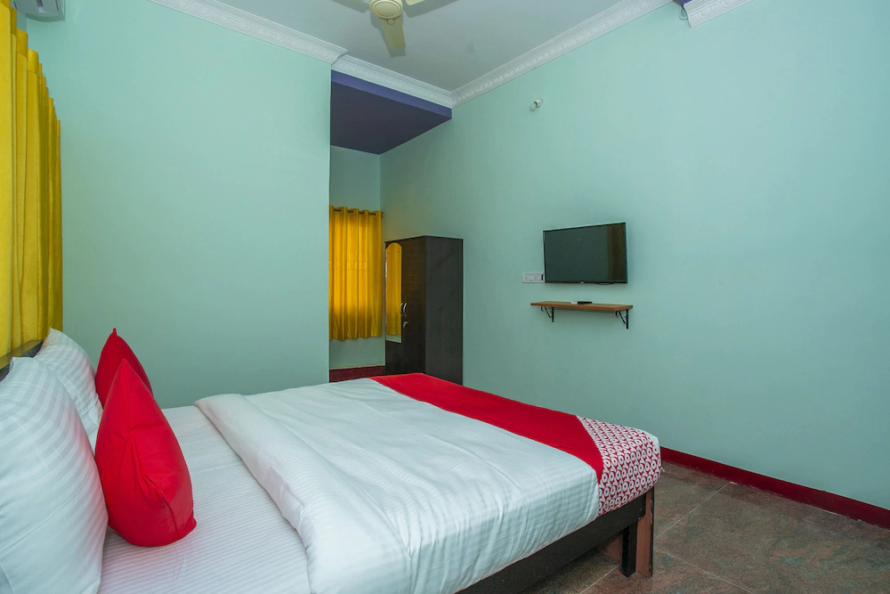 Raikar Residency By OYO Rooms
