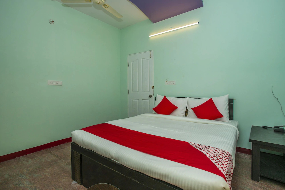 Raikar Residency By OYO Rooms