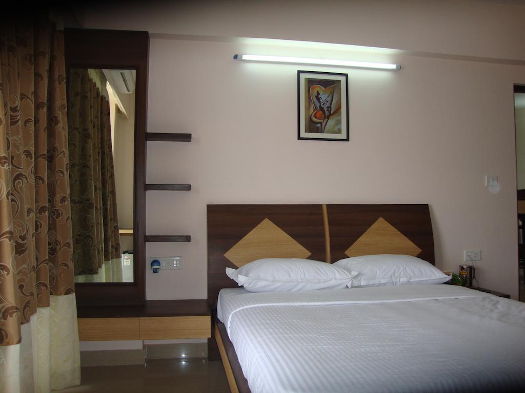 Hotel Raj Comforts