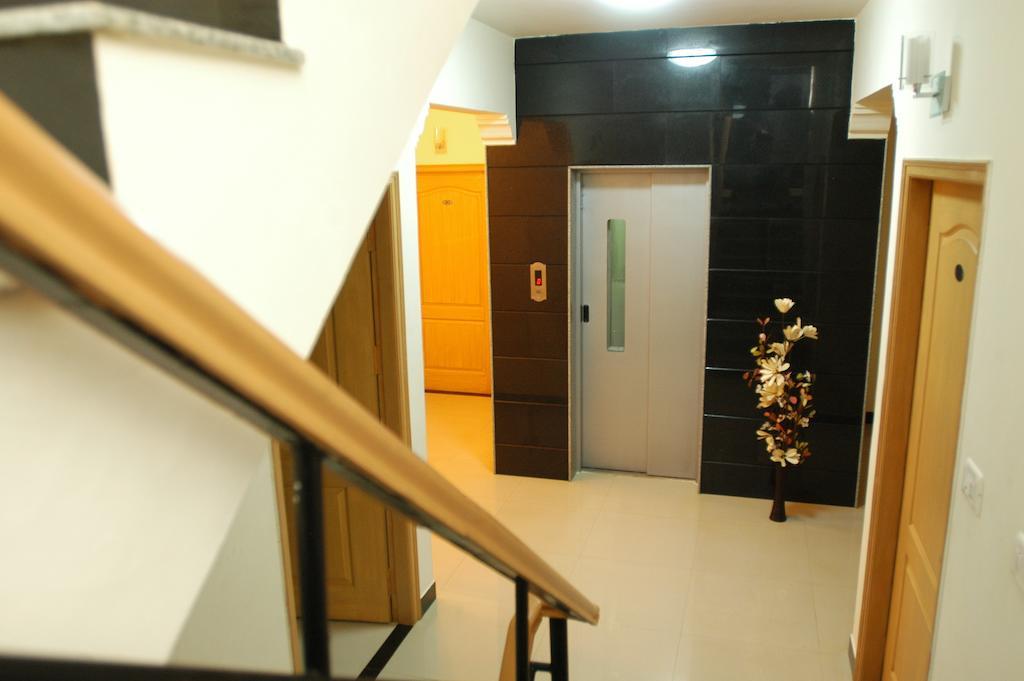 Hotel Raj Comforts