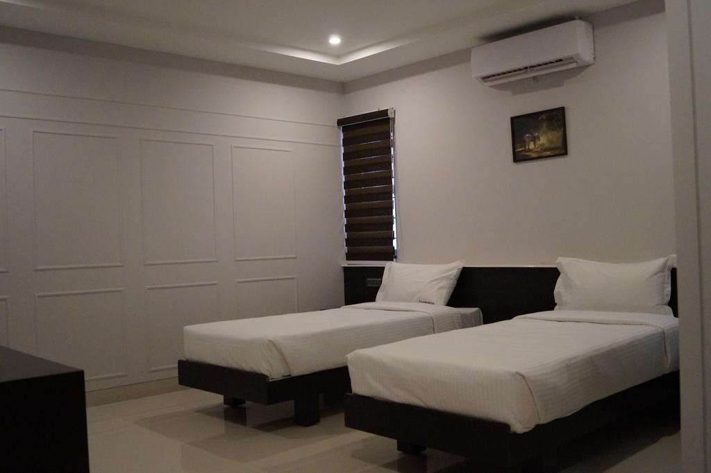 Hotel Raj Comforts