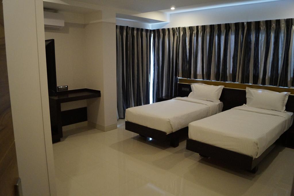 Hotel Raj Comforts
